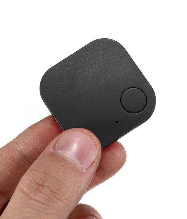 Smart Tag Bluetooth Finder - in hand